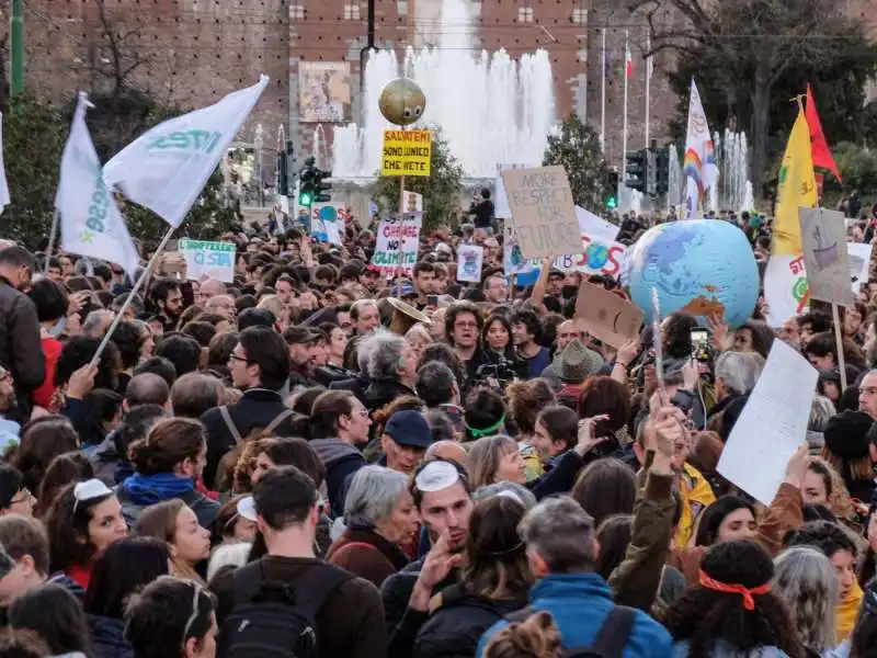 milano   corteo per l'ambiente   fridaysforfuture 7