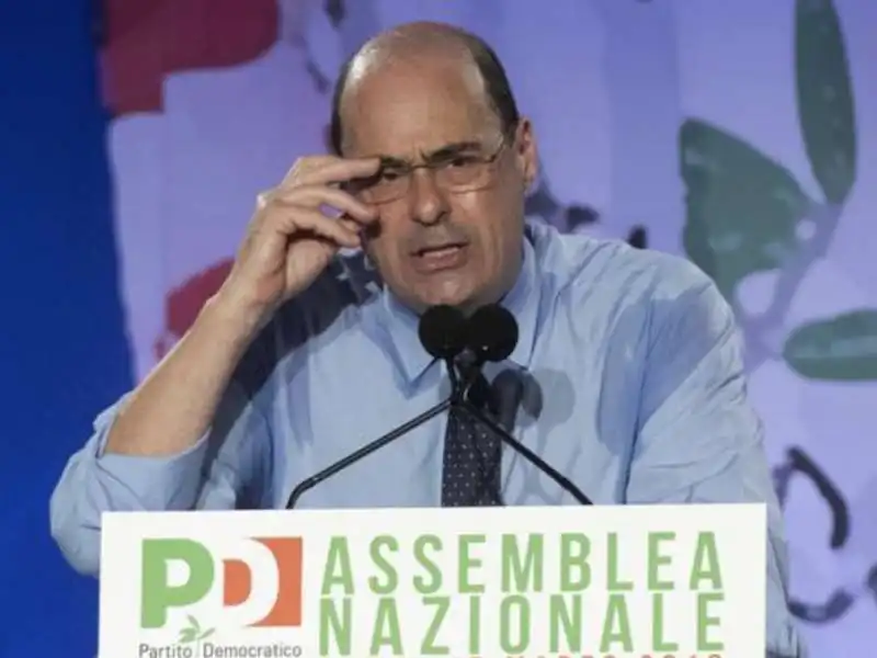 nicola zingaretti suda all'assemblea pd 2