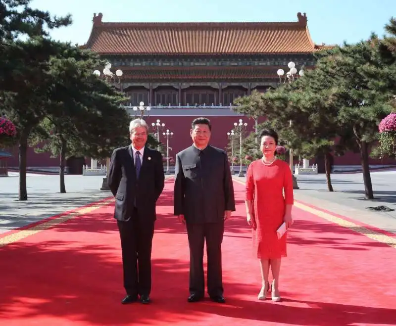 paolo gentiloni con xi jinping al forum per la via della seta 2