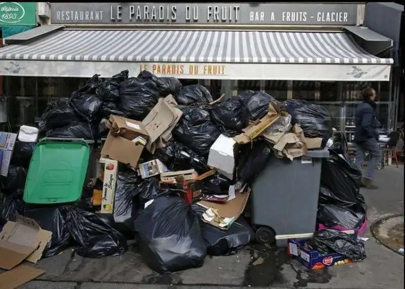 parigi sommersa dalla spazzatura 10