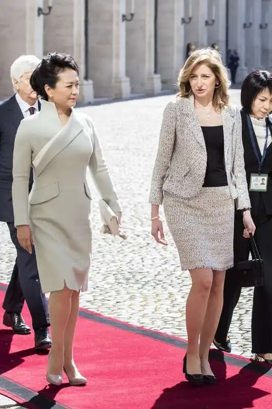 peng liyuan moglie di xi jinping con laura mattarella figlia di sergio