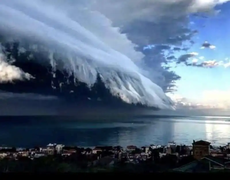 shelf cloud   la nuvola a forma di mensola a pescara 4