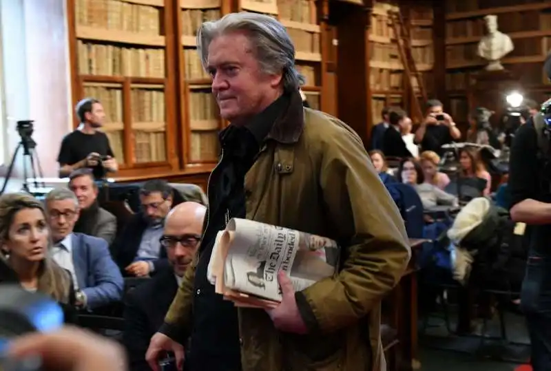 steve bannon (1)