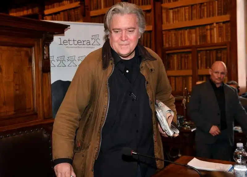 steve bannon (2)