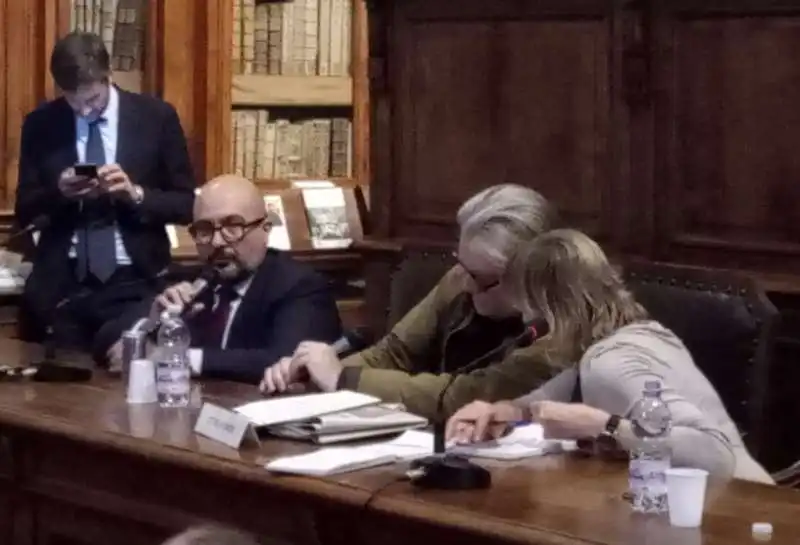 steve bannon alla biblioteca angelica di roma con gennaro sangiuliano