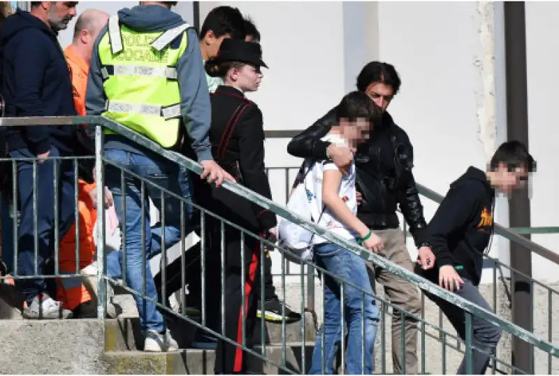 STUDENTI SEQUESTRATI BUS SAN DONATO MILANESE