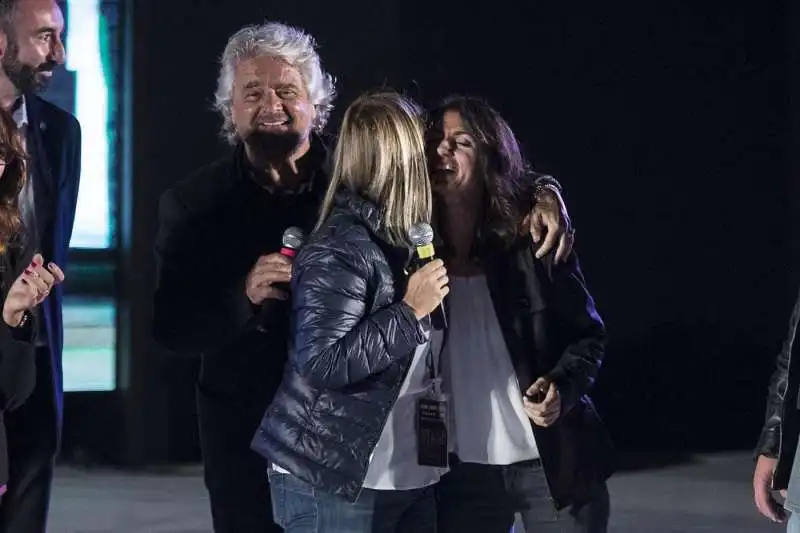 virginia raggi roberta lombardi beppe grillo