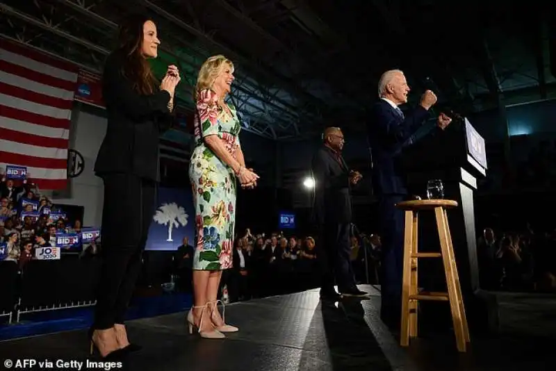 ashley, jill e joe biden sul palco con james clyburn