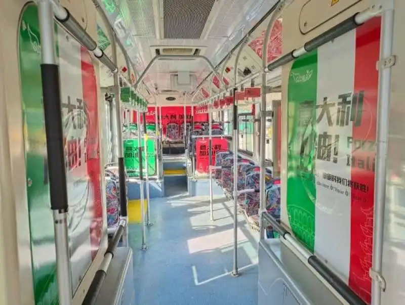 AUTOBUS FORZA ITALIA IN CINA