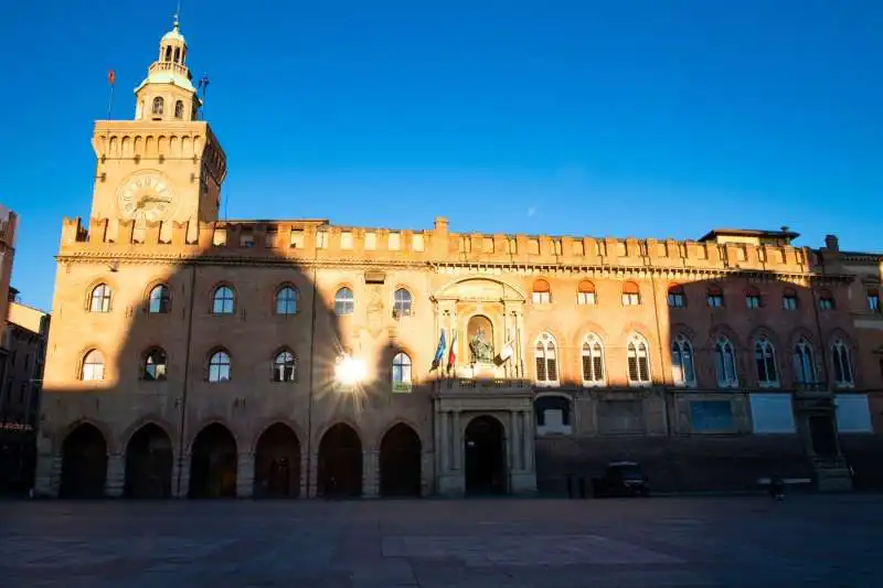 coronavirus, bologna deserta nel secondo giorno di quarantena 1