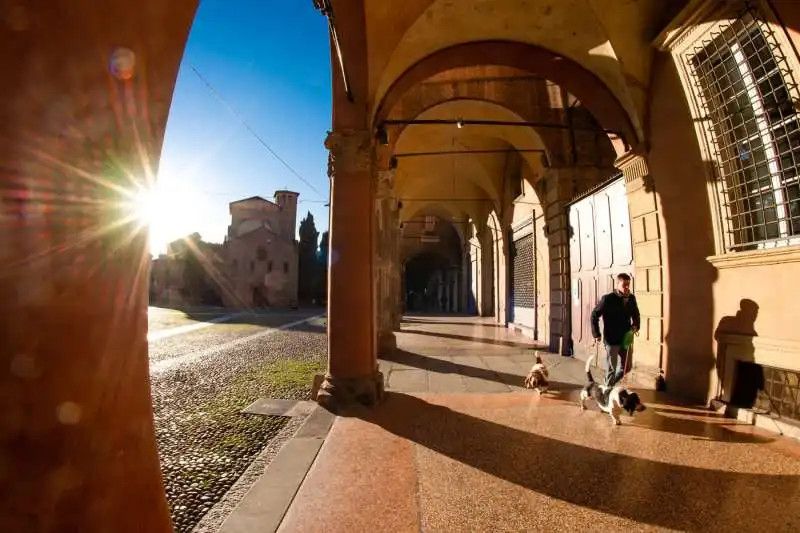 coronavirus, bologna deserta nel secondo giorno di quarantena 10