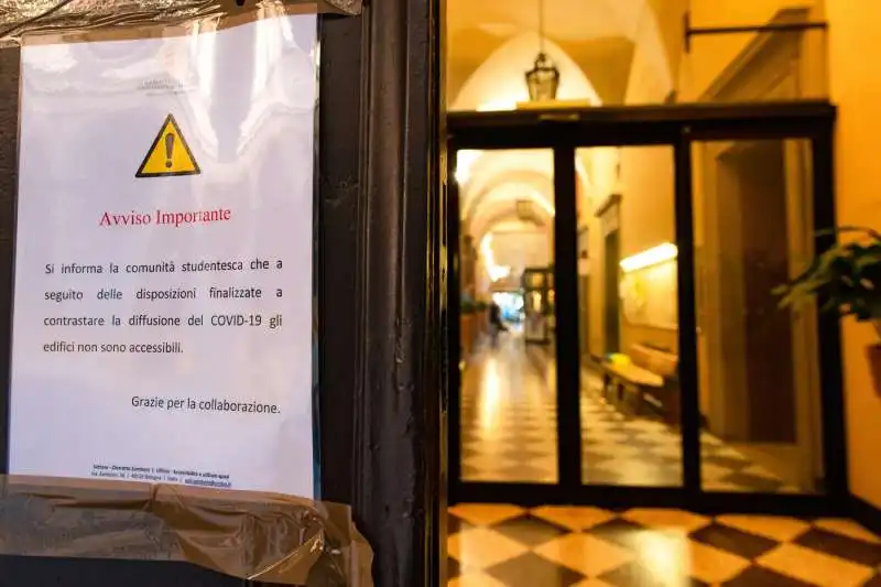 coronavirus, bologna deserta nel secondo giorno di quarantena 11