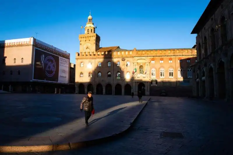 coronavirus, bologna deserta nel secondo giorno di quarantena 2