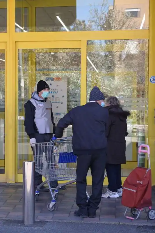 coronavirus, roma nel secondo giorno di quarantena 63