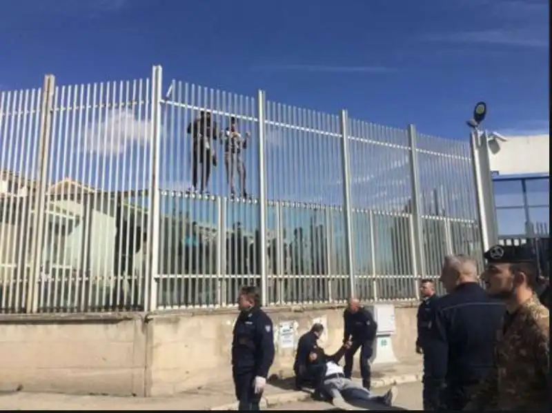 detenuti evadono dal carcere di foggia