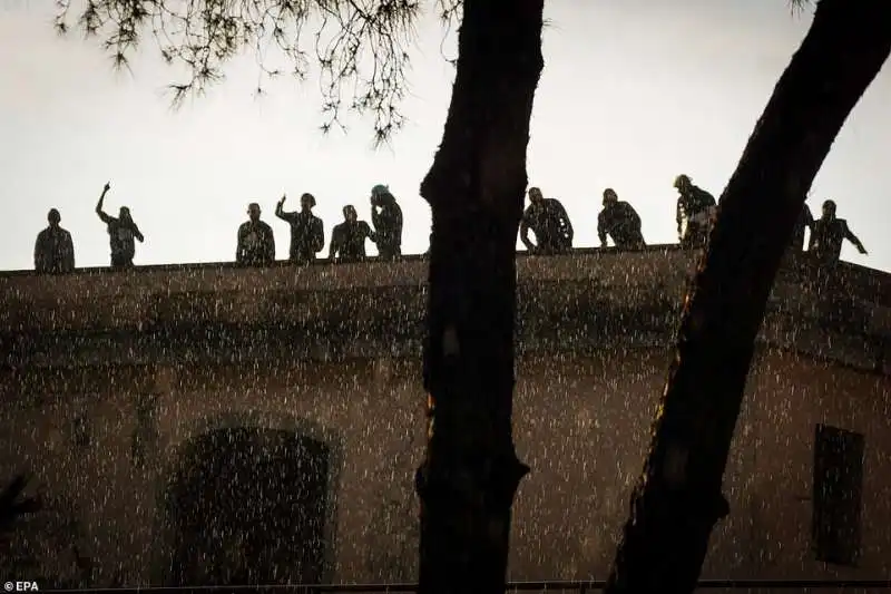 emergenza coronavirus   proteste carcere poggioreale