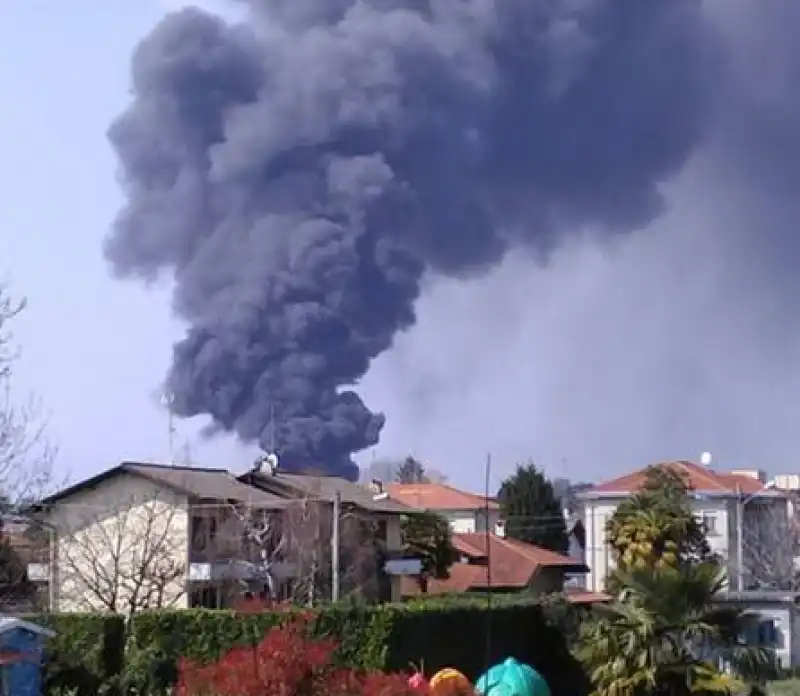 incendio in una fabbrica di pvc a gallarate 9