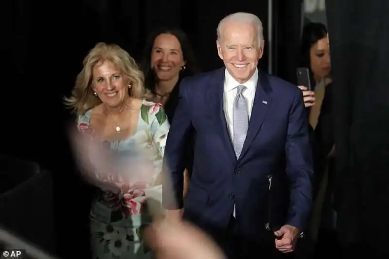 joe biden con la moglie jill e la figlia ashley dopo la vittoria alle primarie in carolina del sud