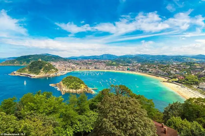 la concha beach, san sebastian   donostia, spain