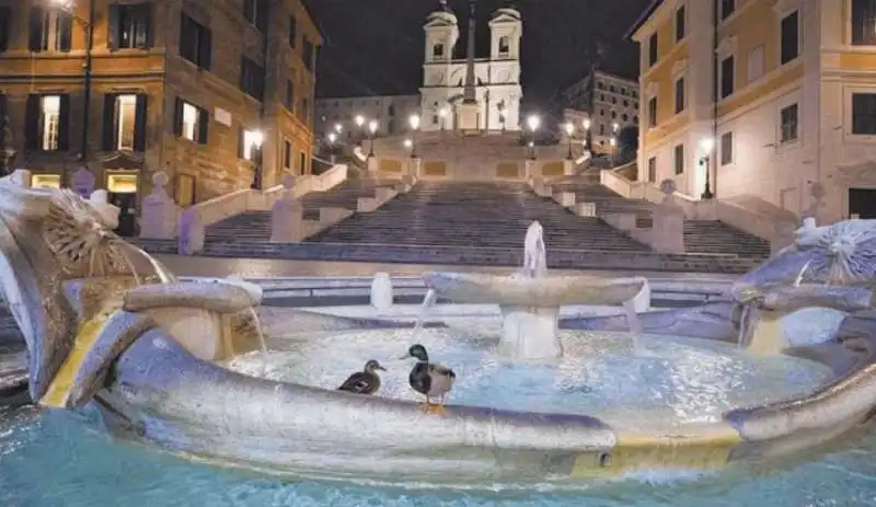 LA FONTANA DELLA BARCACCIA CON LE ANATRE 