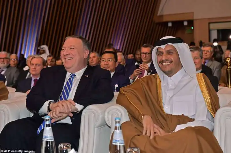 mike pompeo con lo sceicco mohammed bin abdulrahman al thani