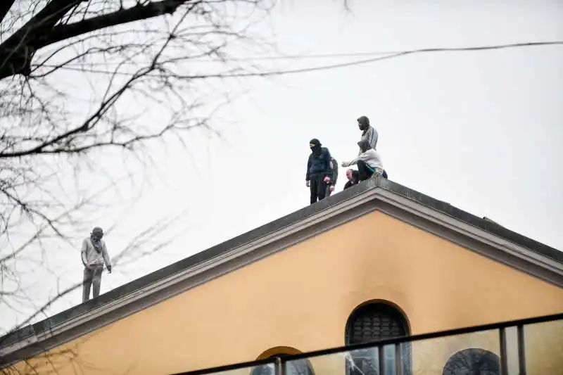 milano, rivolta dei detenuti al carcere di san vittore 10