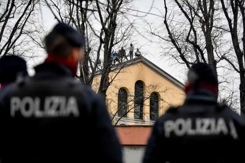 milano, rivolta dei detenuti al carcere di san vittore 11