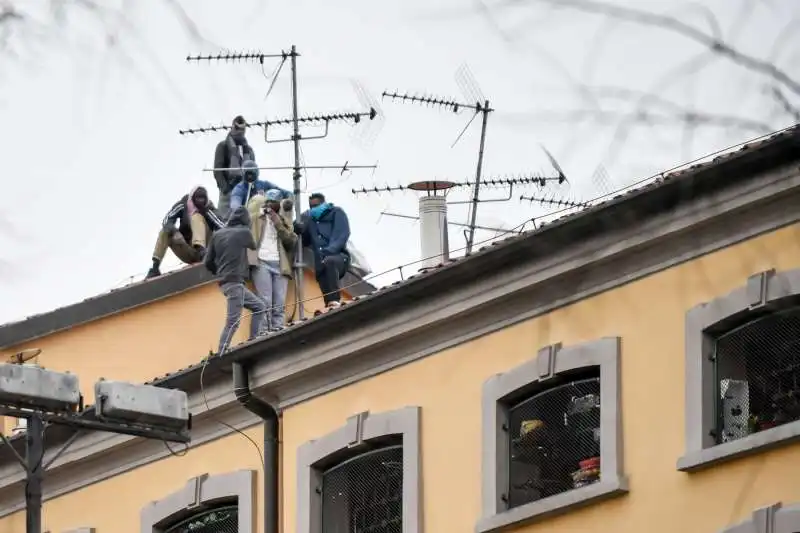 milano, rivolta dei detenuti al carcere di san vittore 6