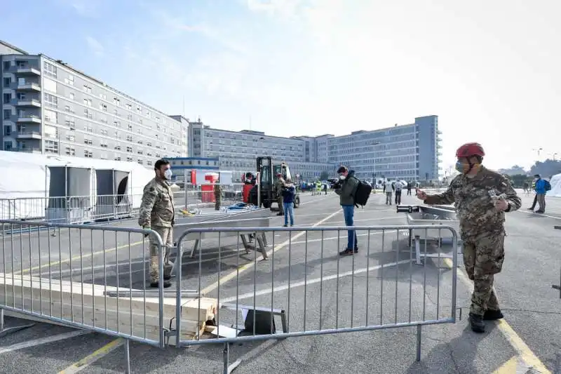 ospedale da campo realizzato dalla ong americana samaritans purse all’ospedale di cremona 14