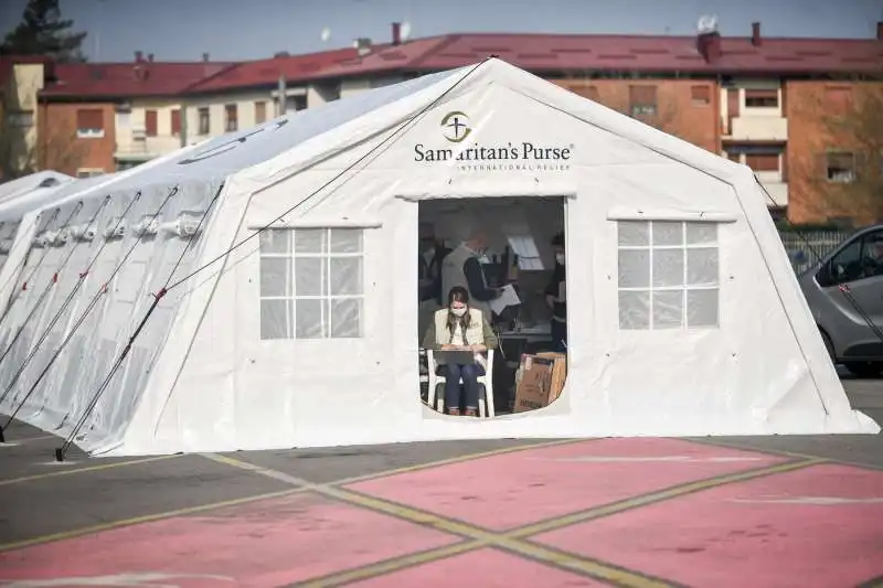 ospedale da campo realizzato dalla ong americana samaritans purse all’ospedale di cremona 2