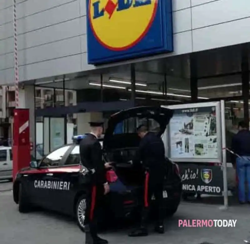 PALERMO - UN GRUPPO DI PERSONE TENTA DI ASSALTARE UN SUPERMERCATO 