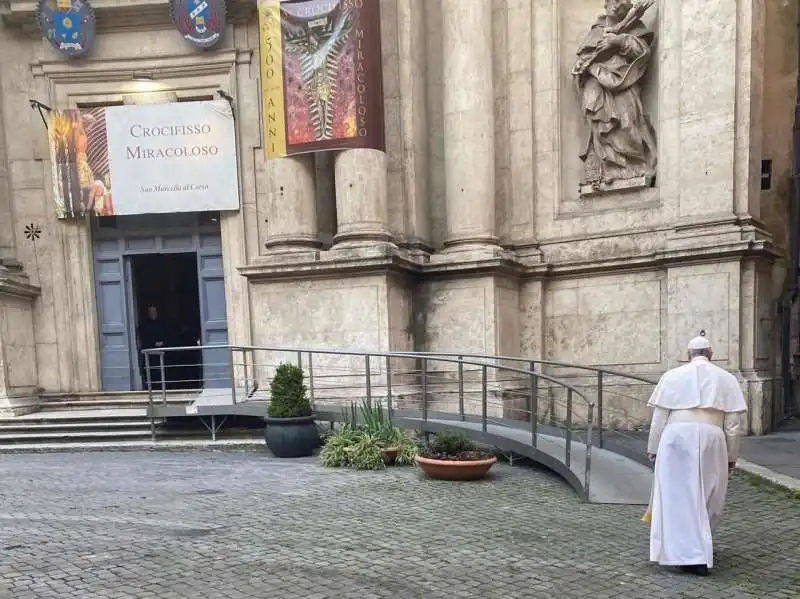 PAPA FRANCESCO A SAN MARCELLO AL CORSO