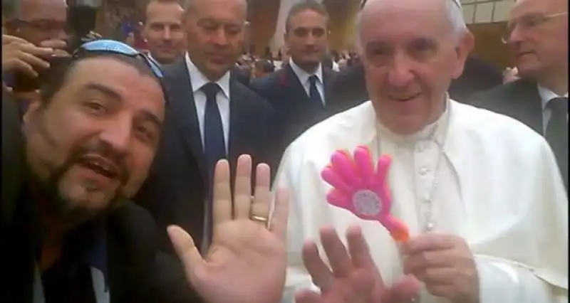 PAPA FRANCESCO CON KRISTIAN PAOLONI IL SALUTATORE