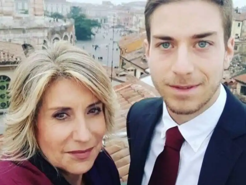 tiziana ferrario con il figlio