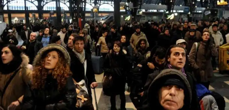 treni - fuga da milano per coronavirus