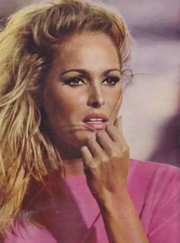 ursula andress 17