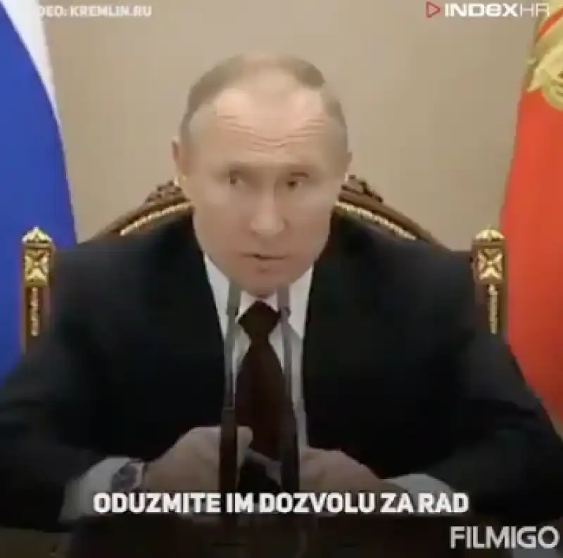 vladimir putin vuole chiudere le farmacie che fanno la cresta sulle mascherine 4