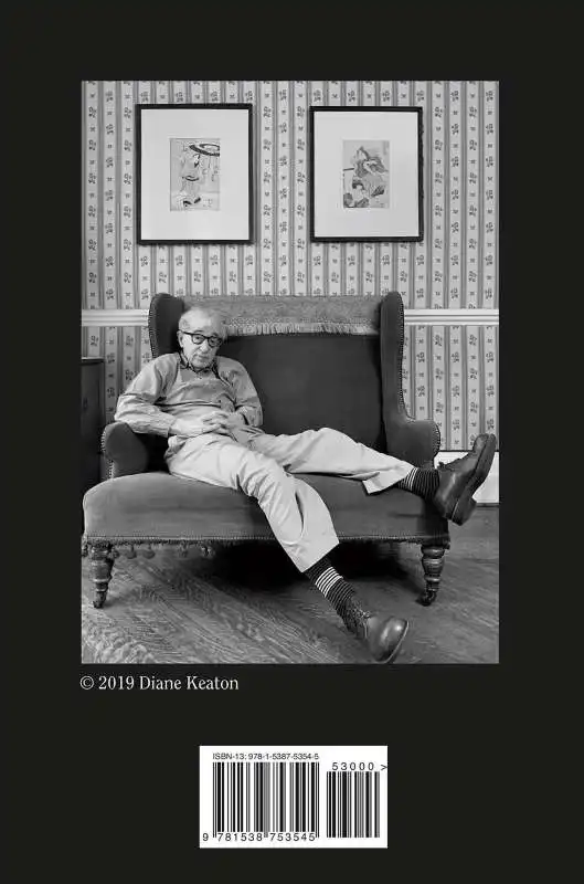 woody allen fotografato da diane keaton nella quarta di copertina del suo libro a proposito di niente