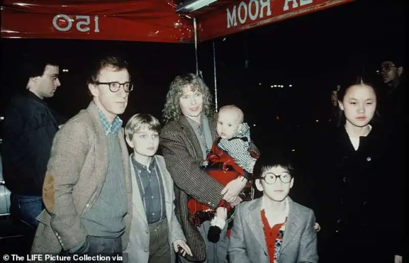 woody allen, mia farrow e i figli