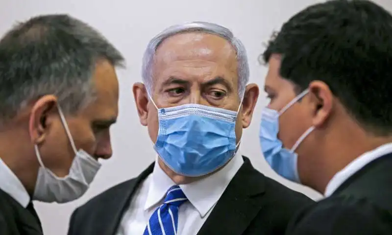 benjamin netanyahu con la mascherina