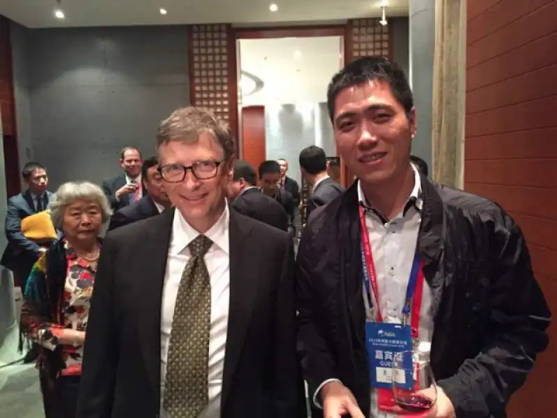 BILL GATES E WANG JUN