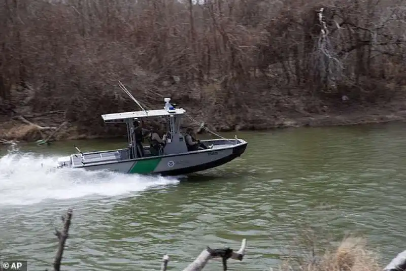 border patrol pattuglia il rio grande 