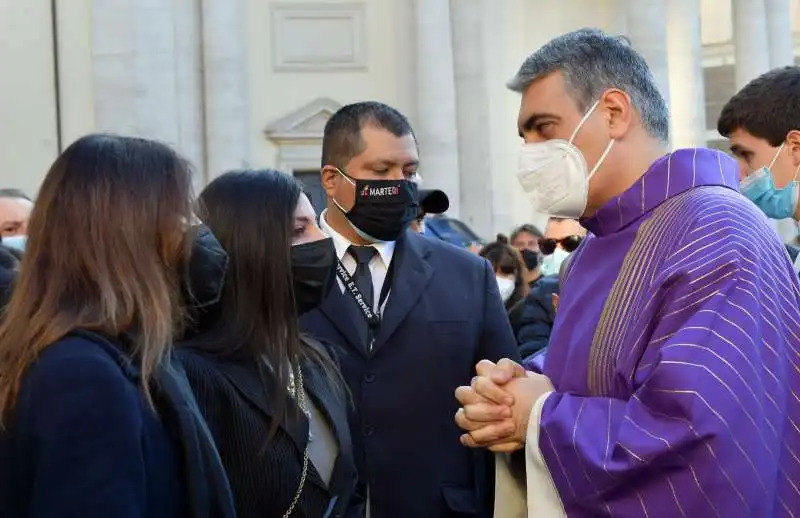 don valter insero saluta paola e gaia coccoluto  foto di bacco