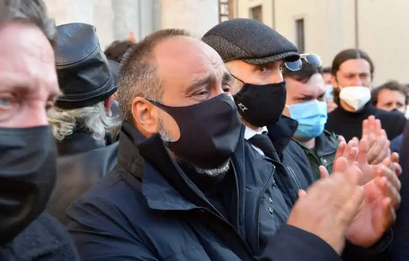 giancarlino profondamente commosso per la scomparsa dell amico claudio  foto di bacco