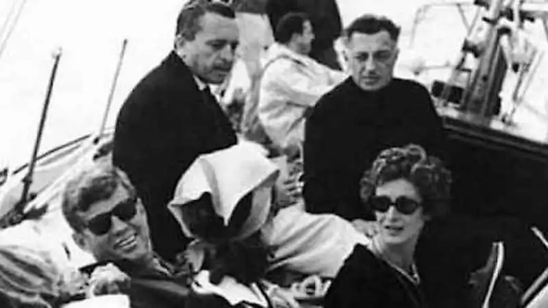 gianni agnelli in  barca con kennedy