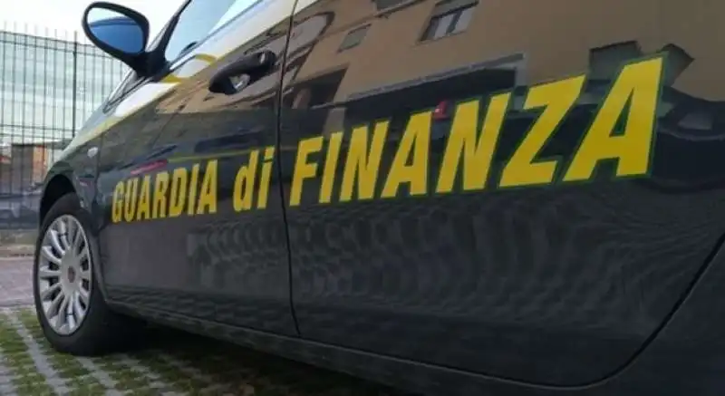 guardia di finanza.  