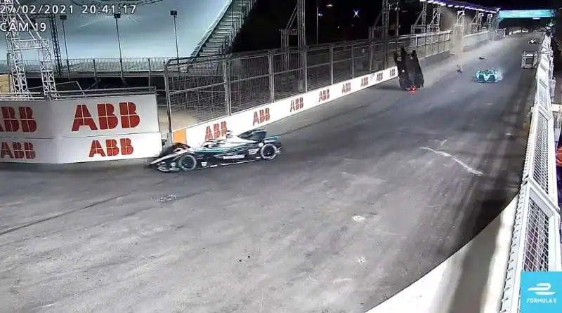 incidente alex lynn in formula e 1