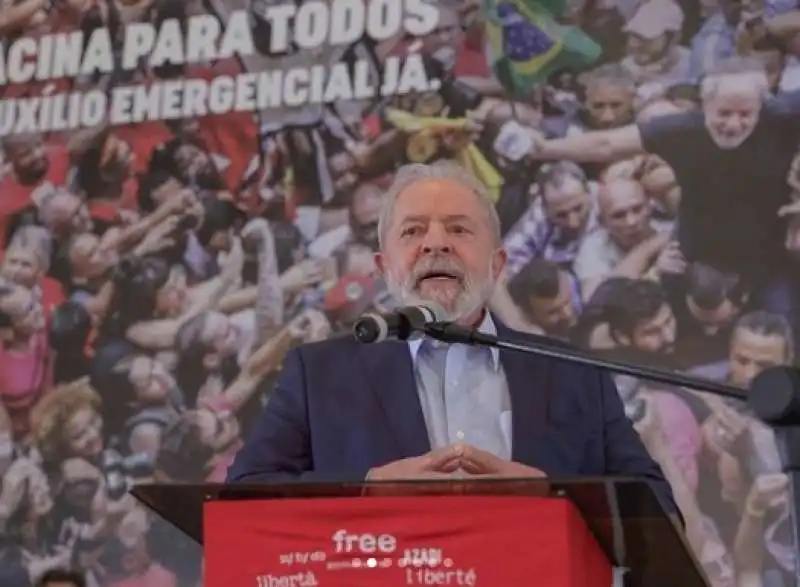 lula parla in pubblico