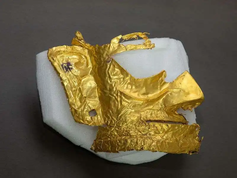 maschera d'oro in cina 1