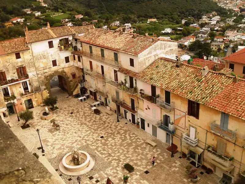 piazza a san felice circeo